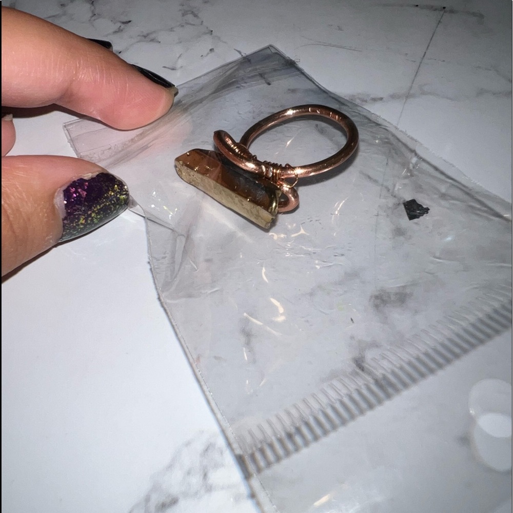 Gold stone ring - Picture 2 of 4